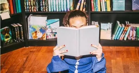 15 دقيقة يوميًا مقابل نقاط قابلة للاستبدال.. سنغافورة تحفّز مواطنيها على القراءة بمكافآت مالية