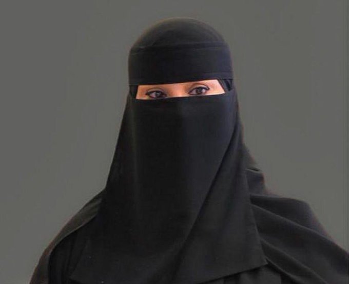 منال اللهيبي .. أول امرأة في تاريخ السعودية تتولى منصب مدير عام للتعليم