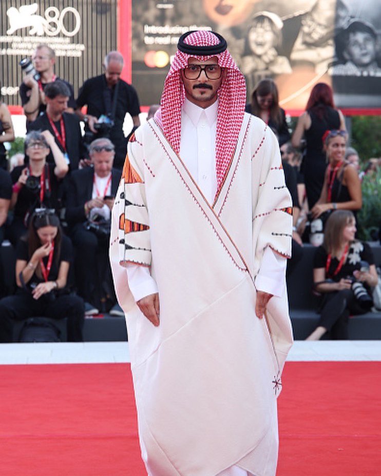 محمد الشهري يطل بالزي السعودي في مهرجان البندقية بإيطاليا ويثير تفاعل رواد التواصل