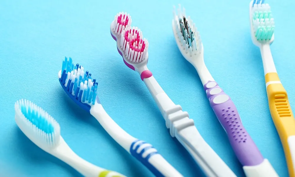 3 أشهر هي المدة المثالية؟ خبيرة تكشف متى تتخلص من فرشاة أسنانك