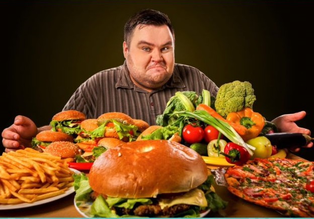 هل تعاني من الشراهة في الطعام ؟ .. إليك الحل