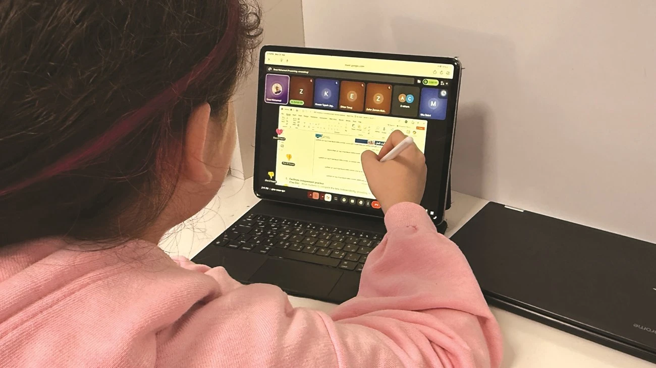 أبوظبي تعتمد إطارًا جديدًا لتقليص المناهج في التعلم عن بُعد