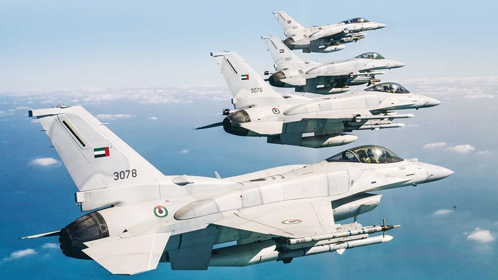 الدفاع الجوي الإماراتي يعلن التصدي لصواريخ إيرانية وتأمين الأجواء بنجاح