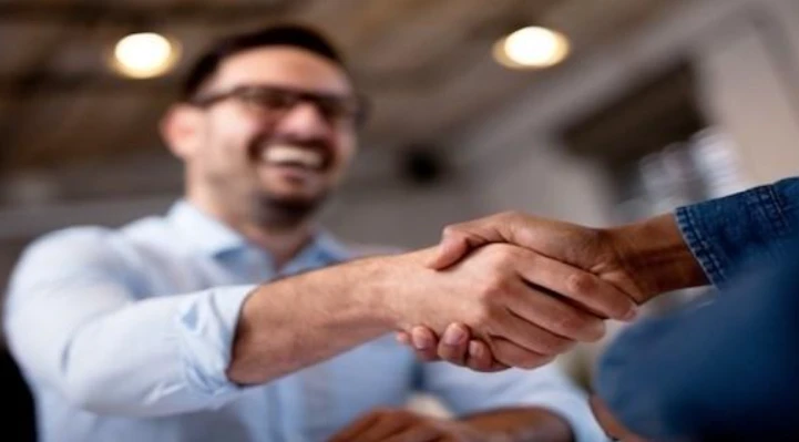 المصافحة والنشاط البدني.. خطوات بسيطة لحماية الدماغ والذاكرة