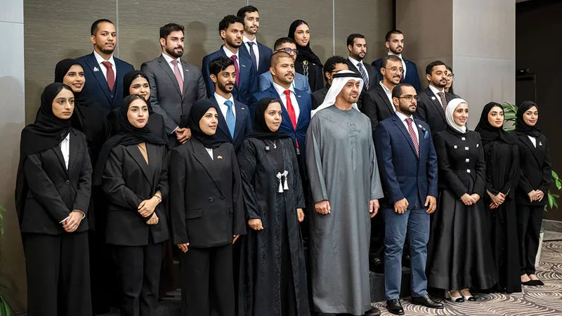 "أنتم أغلى ما نملك".. الشيخ محمد بن زايد يلتقي طلبة الإمارات في ألمانيا