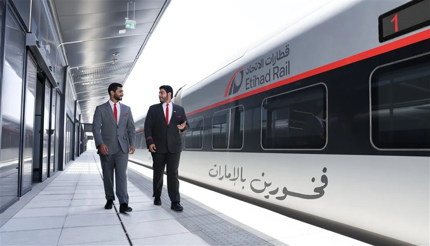 استعدادًا للتشغيل.. قطارات الاتحاد تكشف الزي الرسمي لطاقمها