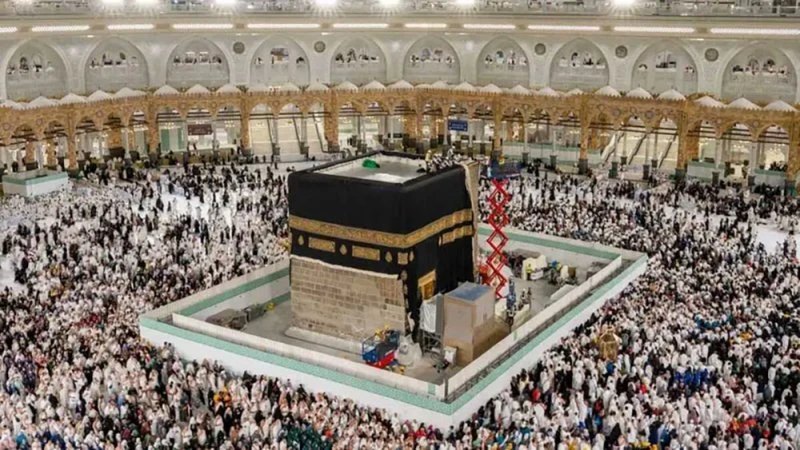 بدء صيانة الكعبة المشرفة.. استعدادات متواصلة لخدمة ضيوف الرحمن