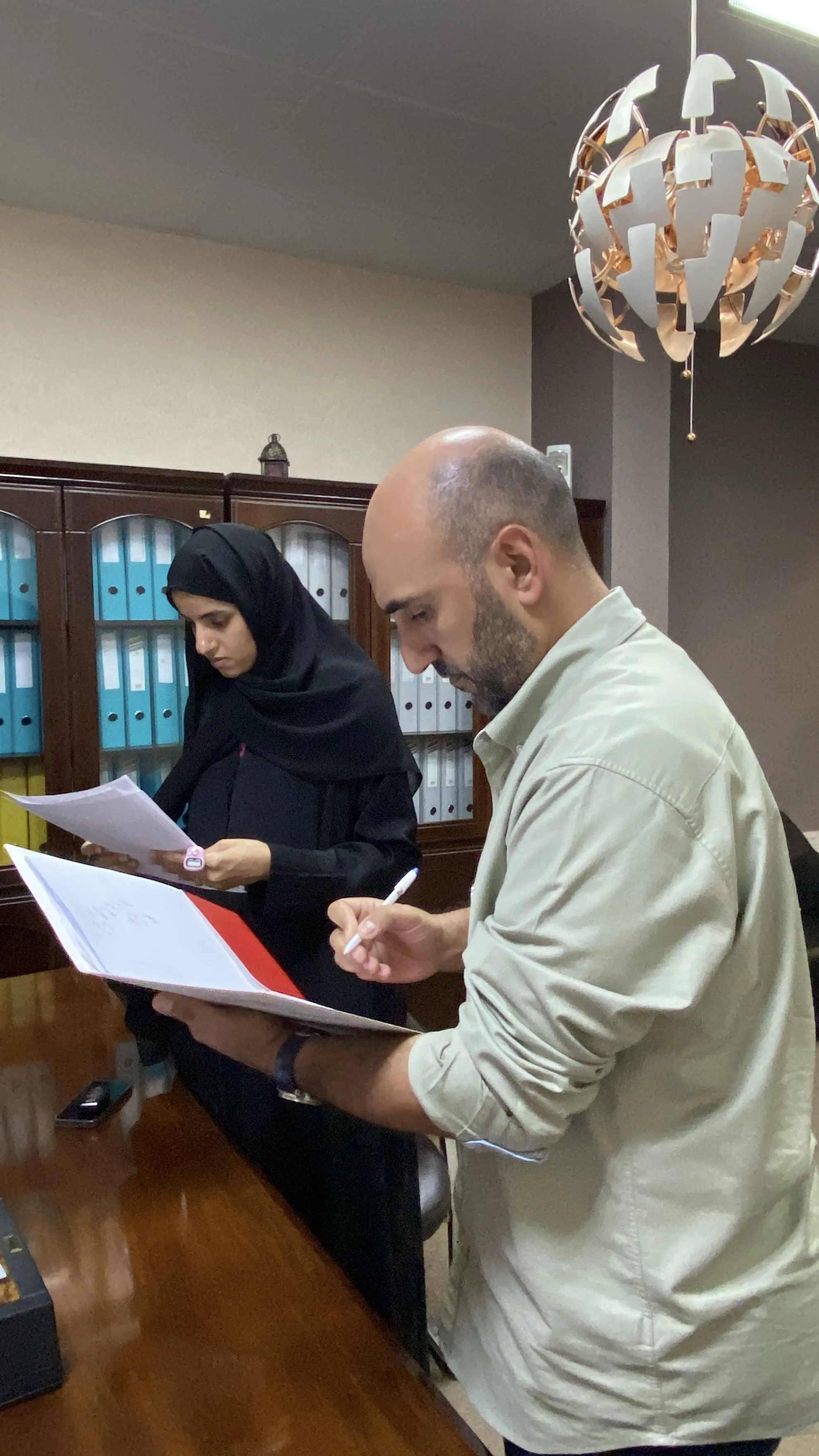 بلدية أم القيوين تُنفذ حملة تفتيشية موسعة على المكاتب الاستشارية الهندسية بالإمارة