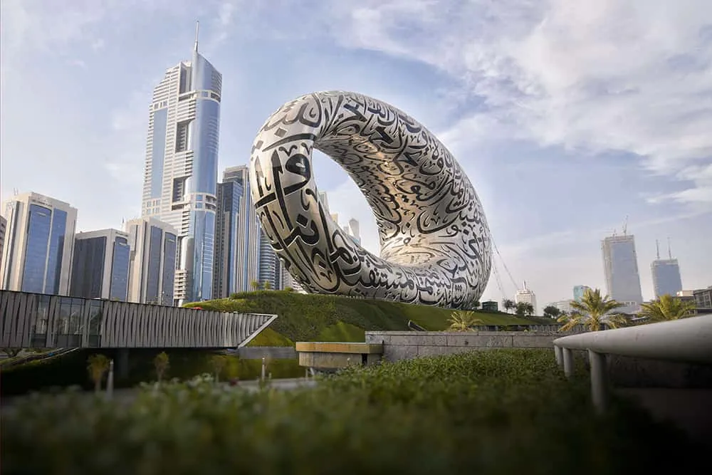 برج خليفة ومتحف المستقبل ينافسان على لقب "عجائب العالم السبع المعاصرة"