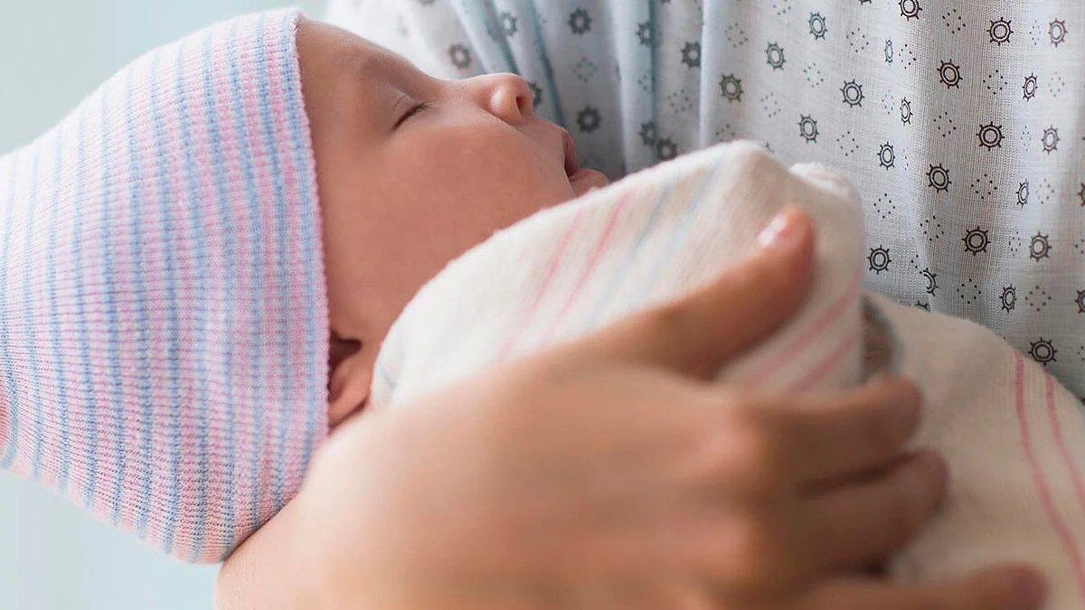 بسبب "القبعة النائمة".. أم أمريكية تحقق 90 ألف دولار شهريًا من فكرة بسيطة