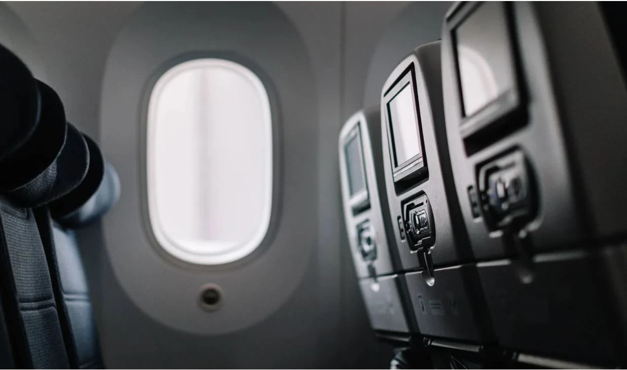 بسبب فقدان الرطوبة.. أفضل مقعد في الطائرة للحفاظ على بشرتك أثناء الرحلة