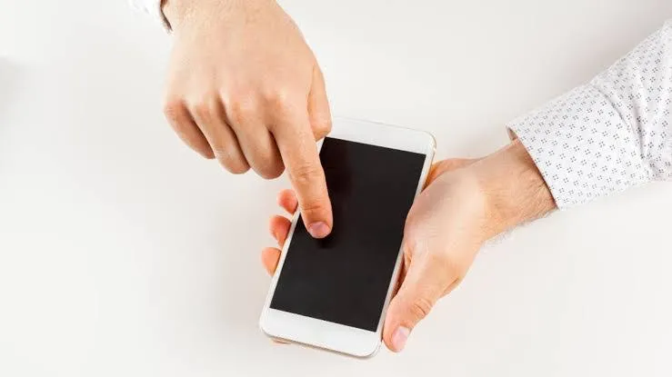 بصمة الإصبع أم التعرف على الوجه أم كلمة المرور؟.. مقارنة تكشف أفضل طريقة لحماية هاتفك