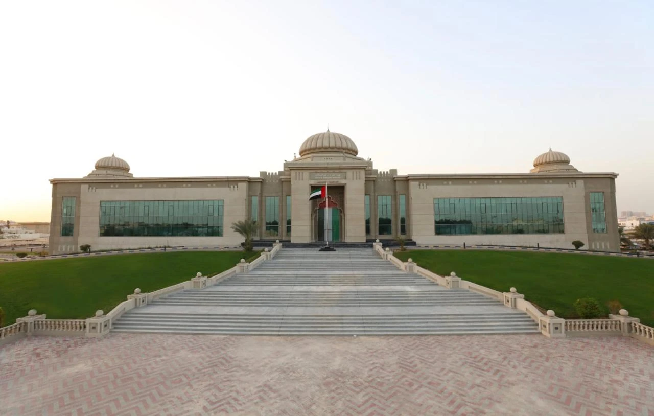 بتوجيهات حاكم الشارقة.. صرف 9.1 مليون درهم لمالكي أرقام مركبات الأجرة القديمة