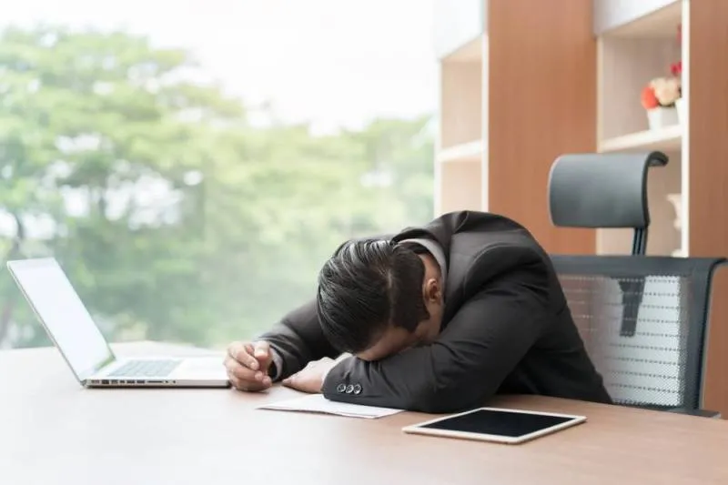 دراسة: 5 دقائق مشي كل ساعة تقلل مخاطر الجلوس الطويل وتحسن المزاج