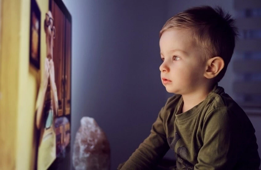 دراسة: الخيال الزائد في الرسوم المتحركة يستهلك طاقة دماغ الطفل