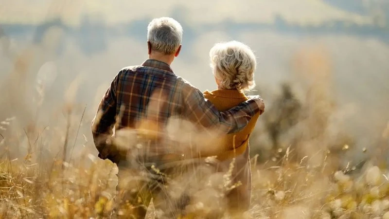 دراسة جديدة تفسّر أسباب تفوق النساء على الرجال في متوسط العمر