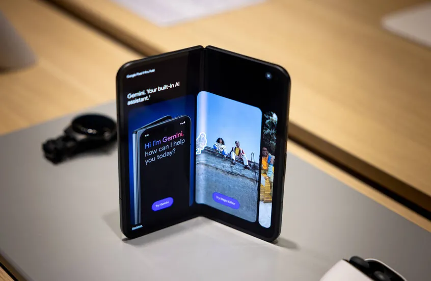 غوغل تتحدى عمالقة الهواتف القابلة للطي بجهازها الجديد Pixel 11 Pro Fold