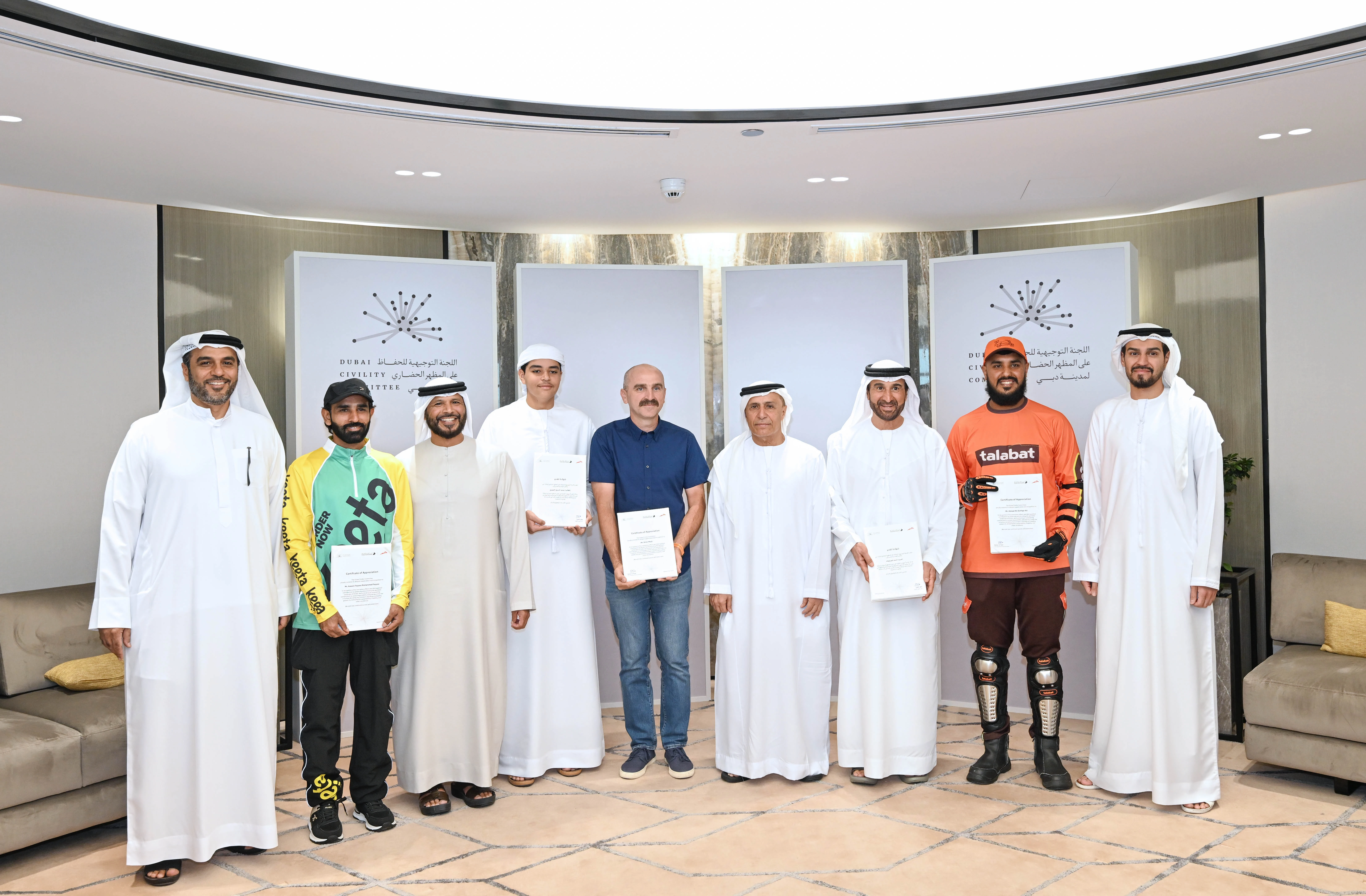 لجنة الحفاظ على المظهر الحضاري في دبي تكرم أفرادًا تقديرًا لمبادراتهم في دعم سلامة الطرق وحماية البيئة