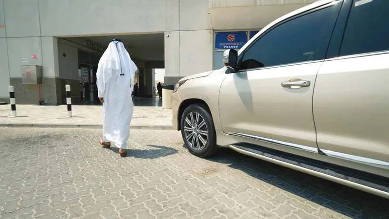 لتجنب المخاطر.. شرطة أبوظبي تدعو السائقين إلى إطفاء محركات مركباتهم عند مغادرتها