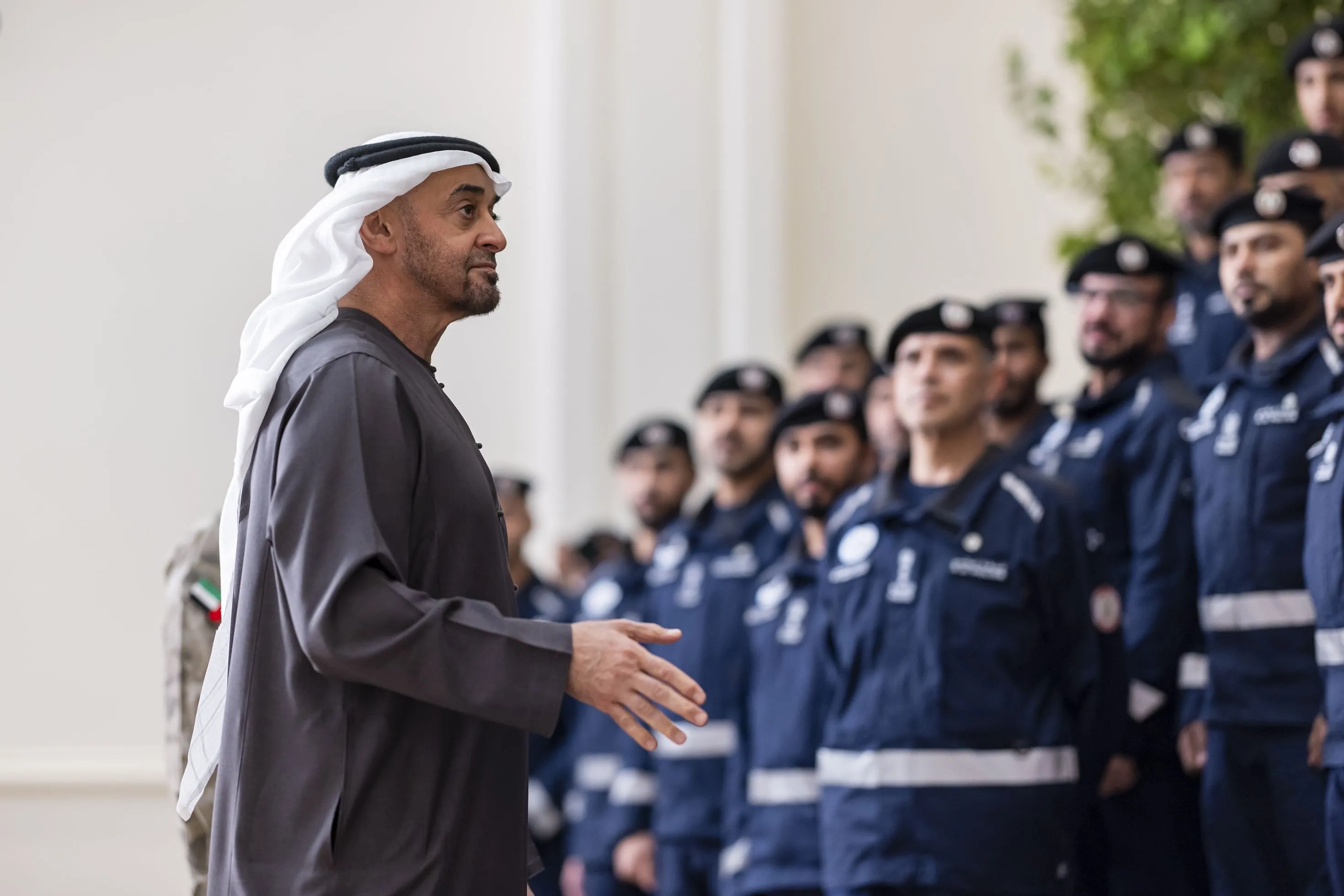 محمد بن زايد يشيد بإنجاز فريق الإمارات للبحث والإنقاذ بعد إعادة تصنيفه دولياً للمرة الثالثة
