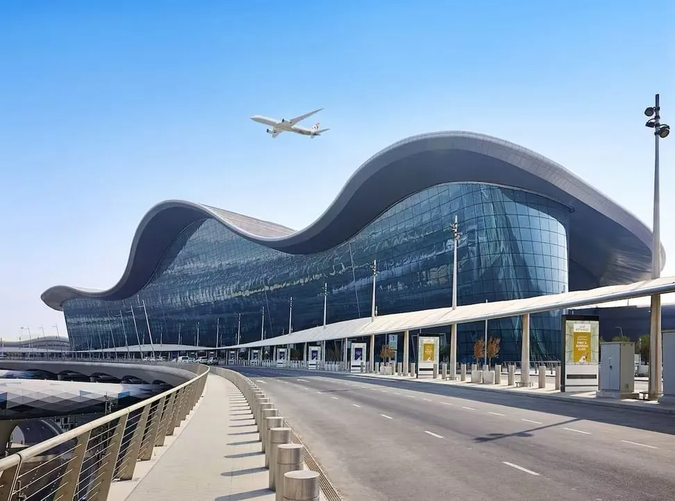 مطارات الإمارات تحقق رقماً قياسياً بـ156.8 مليون مسافر خلال 2025
