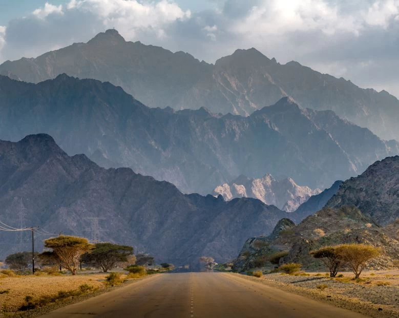 وجهات التسوق والمغامرة والاستجمام في الفجيرة.. سياحة بين أحضان الجبال