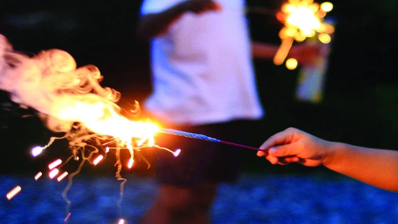 شرطة دبي: عقوبة الاتجار بالألعاب النارية تصل إلى الحبس وغرامة 100 ألف درهم