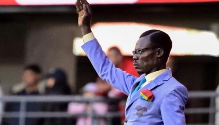 سيارة وفخر وطني.. تكريم المشجع الذي خطف الأنظار في كأس أمم أفريقيا