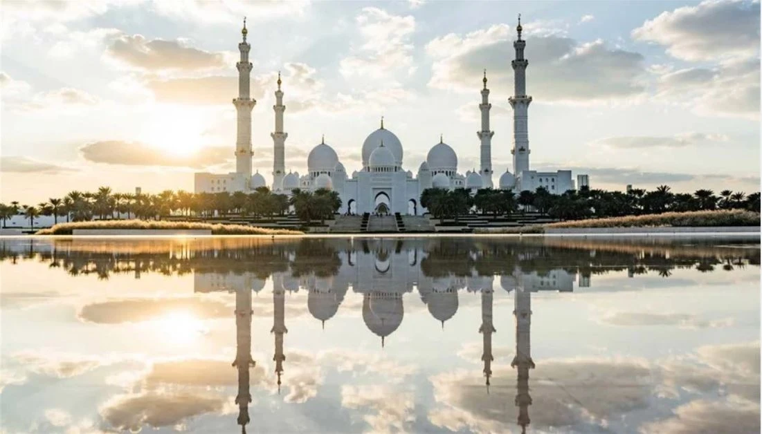 تجربة رمضان المتكاملة في جامع الشيخ زايد الكبير بين العبادة والثقافة والخدمة المجتمعية