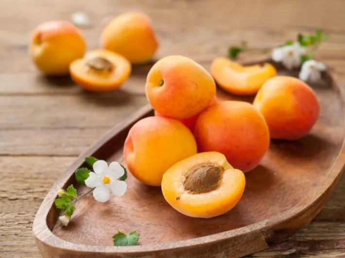 ثمرة صغيرة بفوائد كبيرة.. كيف يعزز المشمش مناعة الجسم؟